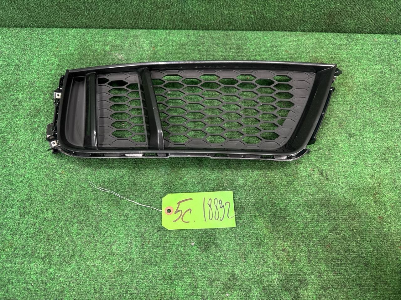🛑 2017-2018 Audi R8 Spyder Rear Left Side Bumper Grille Plastic Trim OEM