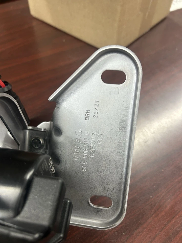 Bomba de aire secundaria de Volkswagen Tiguan 2019. Número De Pieza 04E959231D�� Foto 4 de 4