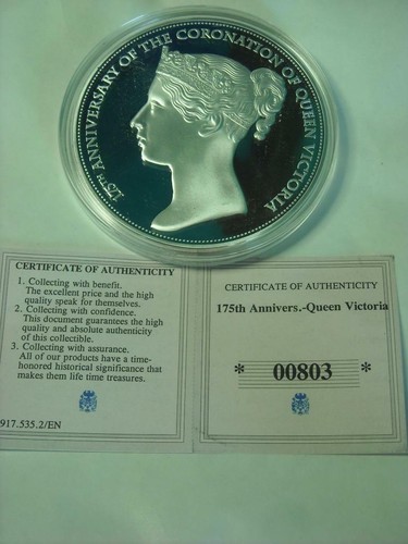 Windsor Como Nuevo REINA VICTORIA 175 ANIVERSARIO CORONACIÓN 4x 70mm Medalla/Moneda - Imagen 11 de 12