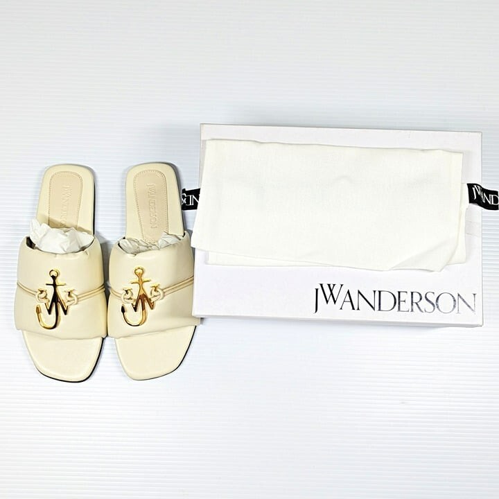 【送料&関税込】J.W. Anderson Logo Slide Sandals J.W. Anderson Logo Slide Sandals | italist