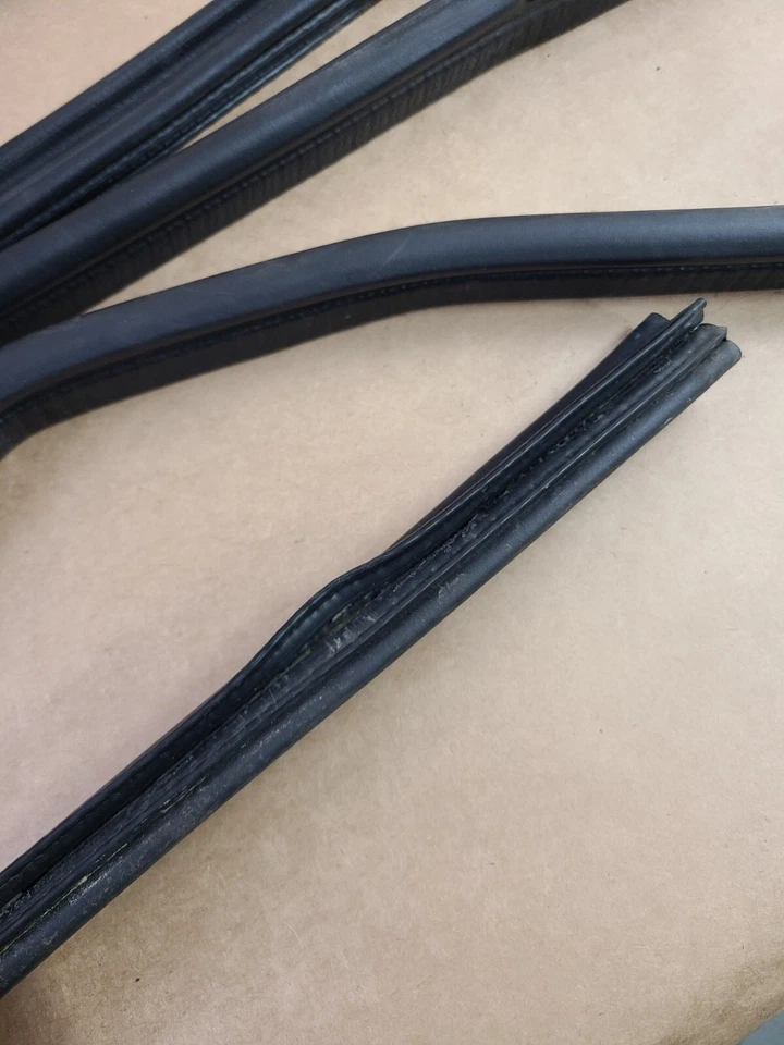 1996 - 2001 OEM BMW Z3 compartimento do motor firewall vedação de tira climática conjunto com 5 peças - Imagem 4 de 4