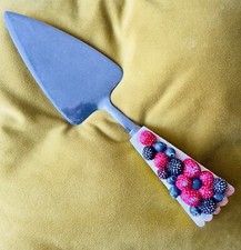 CAKE SLICE WITH BERRIES HANDLE