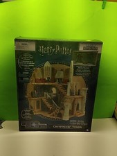 Harry Potter Nano Escena Figuras de Metal Torre Gryffindor Incluye Juego de 2 Figuras