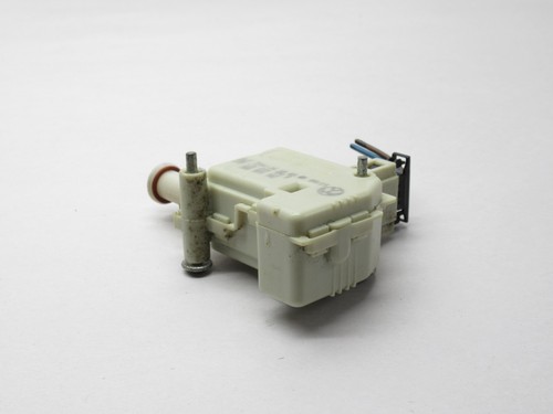 1999-2003 Volkswagen Golf Fuel Gas Door Flap Actuator 1J6810773B OEM - Picture 8 of 8
