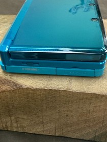 Nintendo 3DS metallic/ Green handheld game console with charger