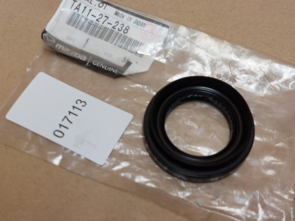 Sello de eje de transmisión Mazda MX-5 Miata 2016-2024 TA1127238 genuino NUEVO Foto 2 de 4