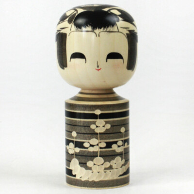 Kokeshi Ume schwarz (Pflaumenblüten), 17,5 cm hoch, original Japan
