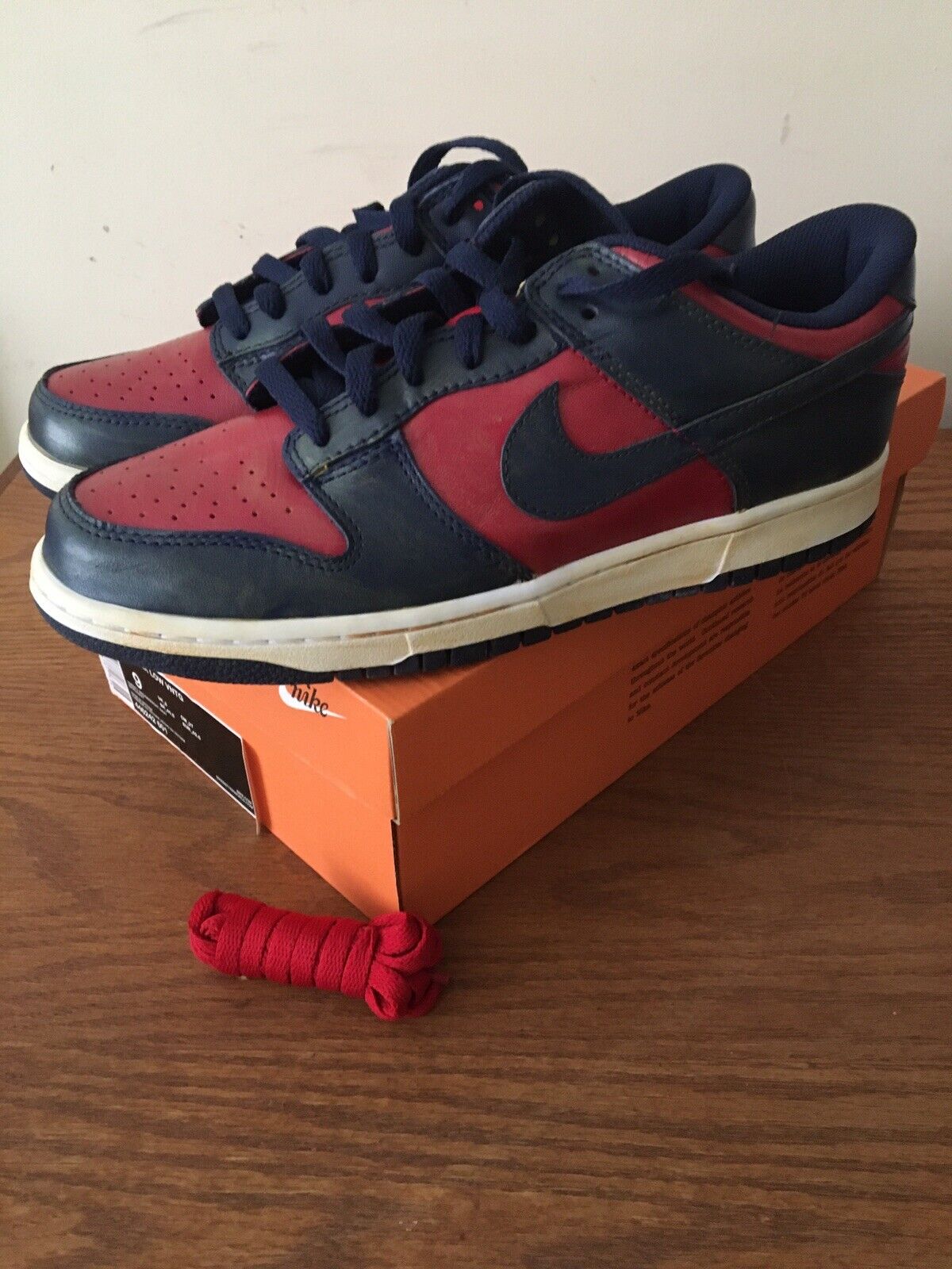 nike sb red blue