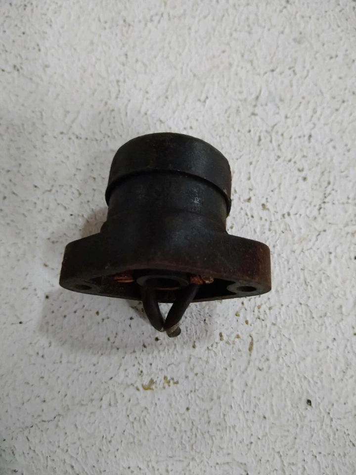 Interruptor de luz de respaldo/reverso original usado para modelos Porsche 356 Pre A y 356A Foto 2 de 4