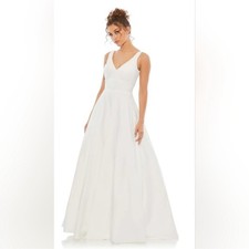 NWT IENNA Mac Duggal Sleeveless wedding Gown with Pockets 48924 Womens