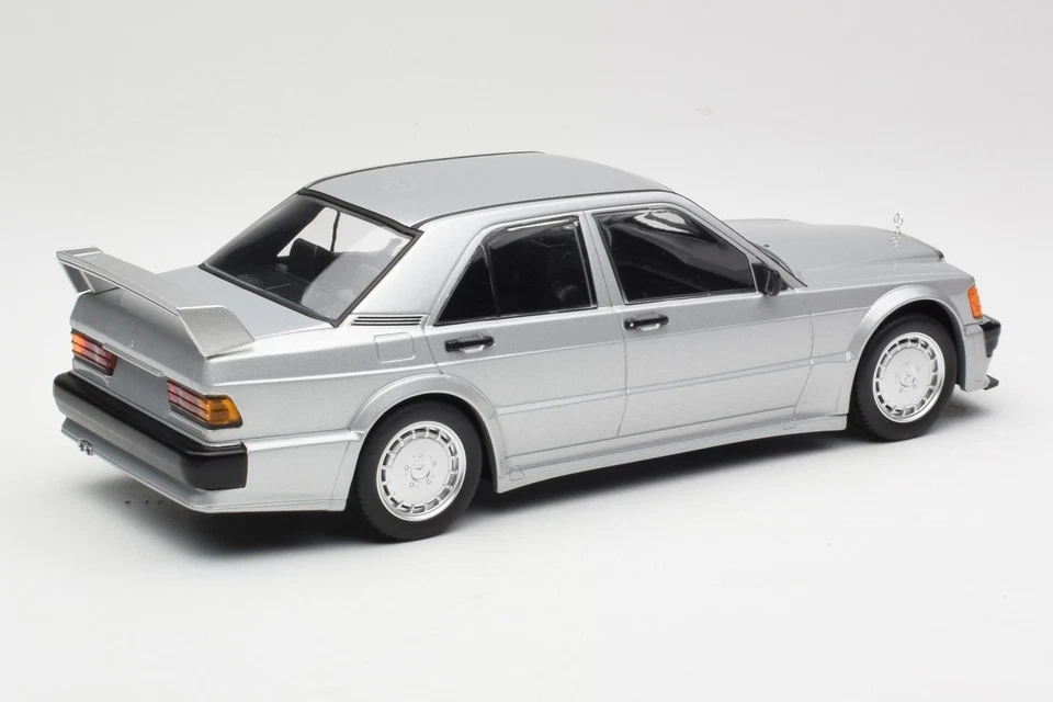 155036001 Mercedes 190E 2.5-16 EVO 1 W201 Silver Minichamps 1/18 - Imagen 2 de 4