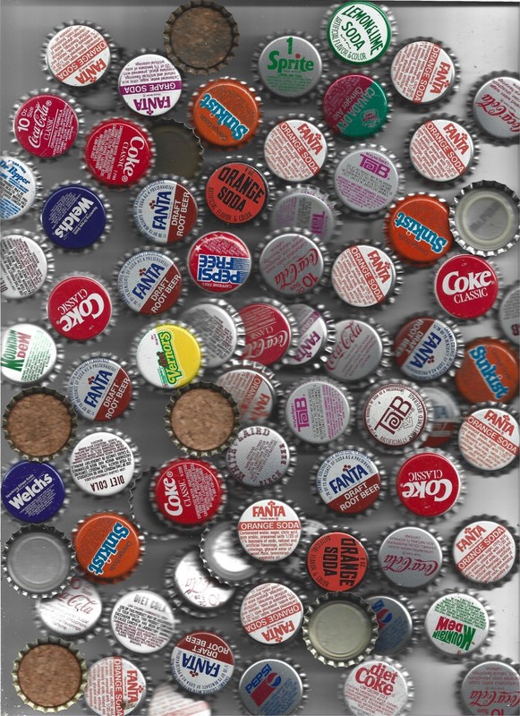 100 ASSORTED BOTTLE CAPS USED &  UNUSED  COCA-COLA & ASSORTED OTHERS      Lot C