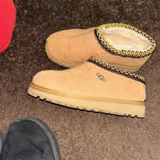 ugg slippers size 6 Preowned