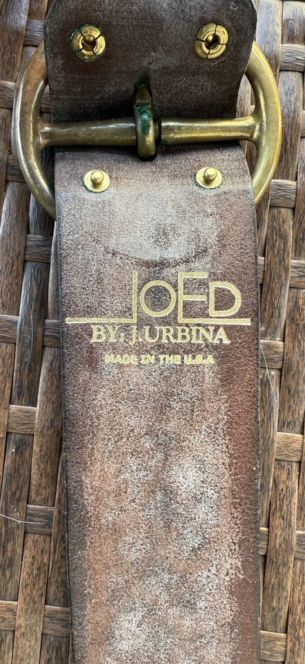 Cinto liso vintage marrom de couro em relevo cintura larga. Fivela de encaixe Joed tamanho 36 - Imagem 4 de 4