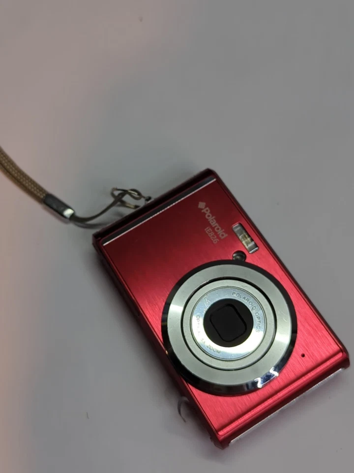 POLAROID iE826 18MP DIGITAL CAMERA - Spares Repairs Not Charging  - Image 2 of 4