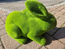 Deko Hase mit Kunstgras – Moderne Gartenfigur – Grün – Osterdeko Ostern