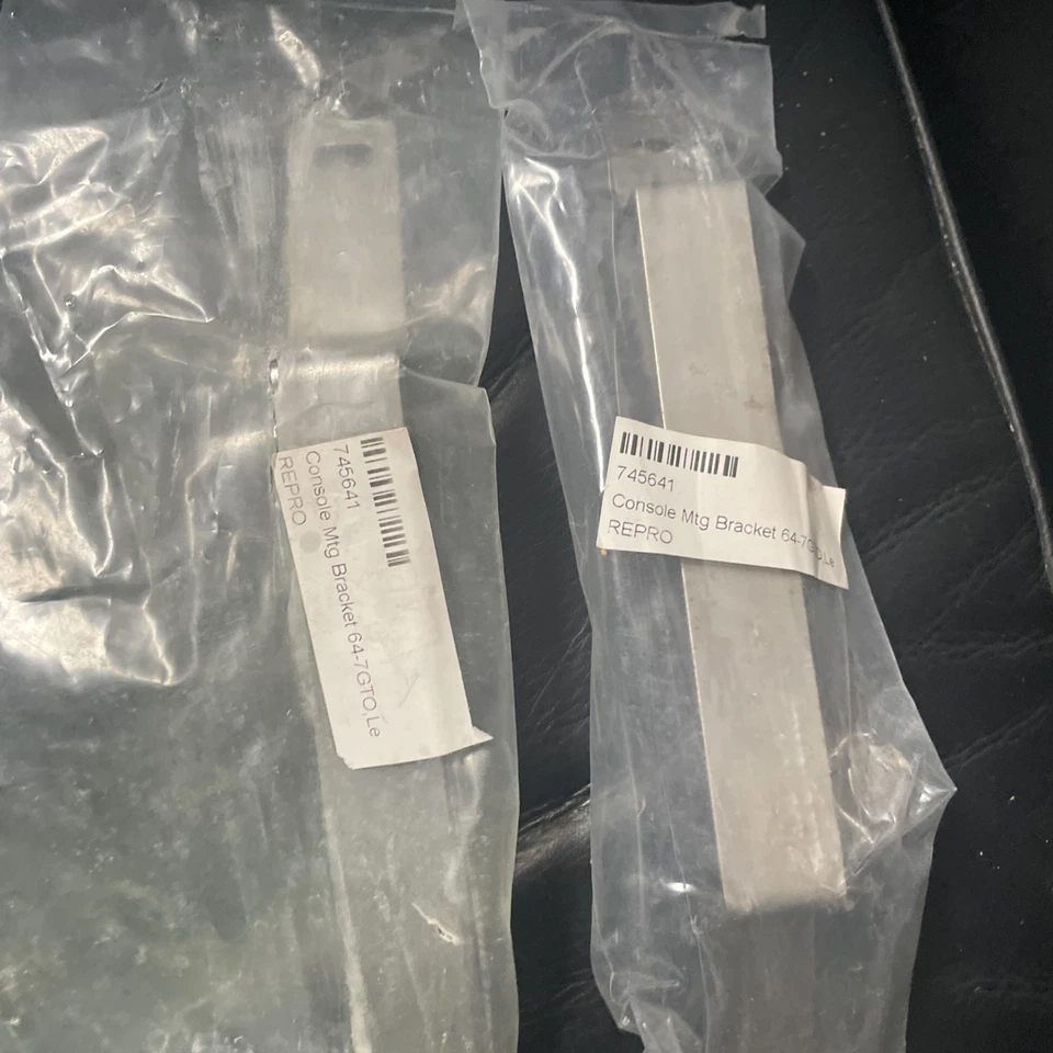 Lote de 2 piezas de soporte de montaje de consola Pontiac GTO y LeMans - se adapta a lote 1964-1967 Foto 2 de 4