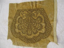 Dessus brodé main de perles dorées pour petit sac ancien 1900