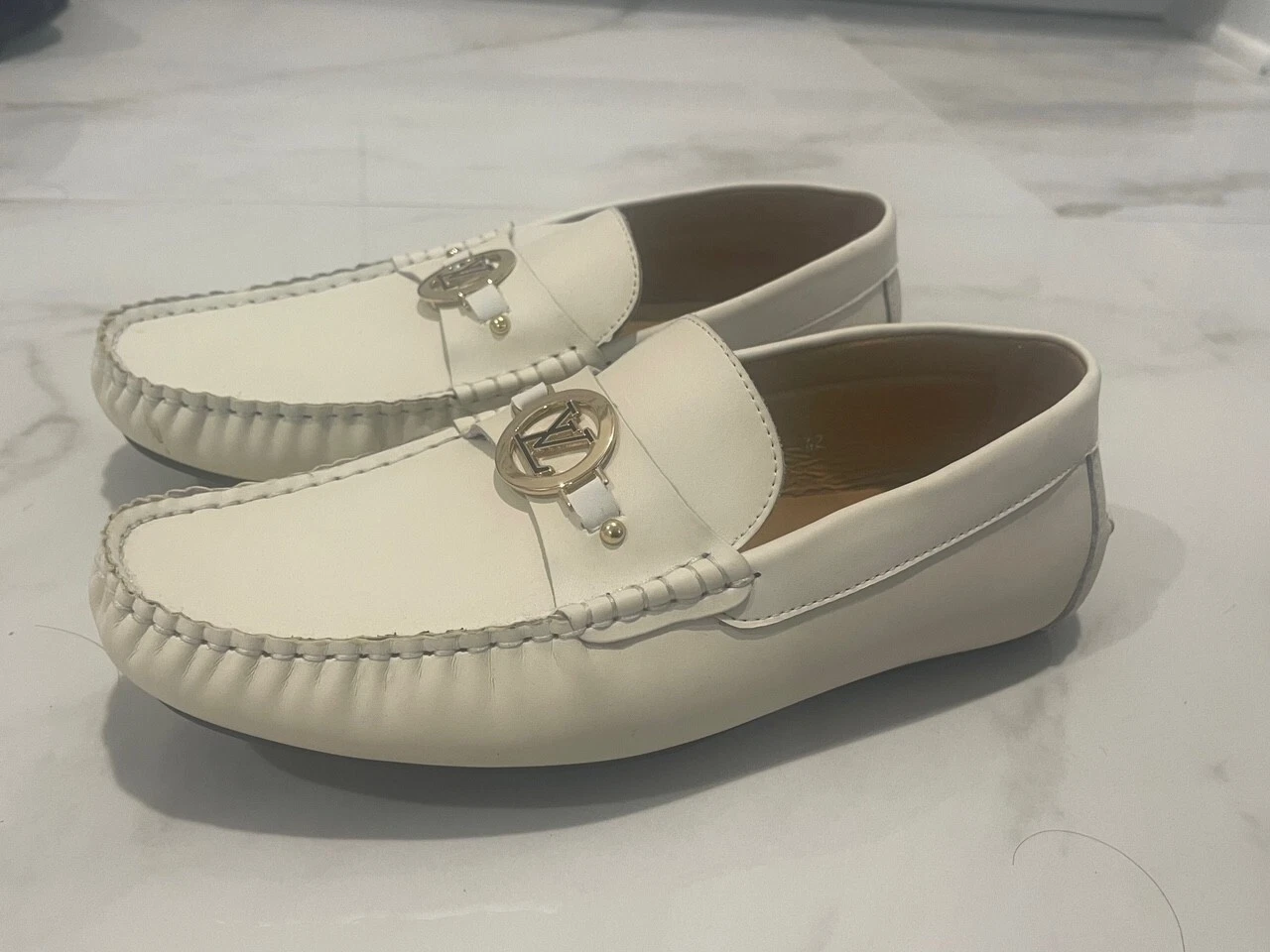 LOUIS VUITTON（LV） Nuove scarpe slip on bianche da uomo Louis Vuitton (taglia 9)