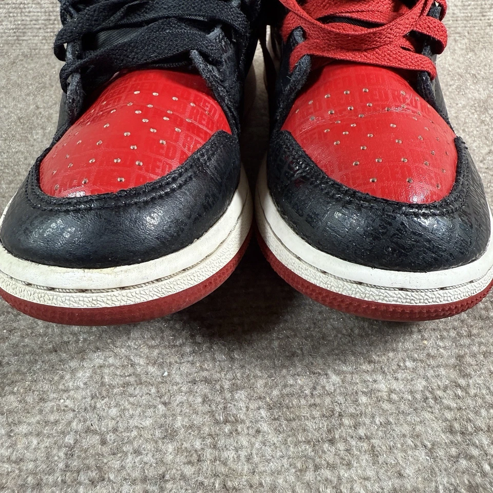 Juvenil Air Jordan 1 Mid Retro Niños GS Talla 4Y Negro + Rojo = Criado Baloncesto - DEFECTOS Foto 3 de 4