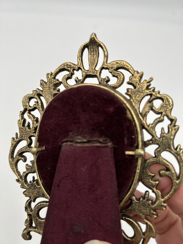 Vtg Small Victorian Baroque Gilded Cast Scroll Ornate Brass Standing Oval Frame - Picture 5 of 8
