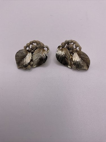 Vintage Lisner Gold Toned Earring Leaf Design
