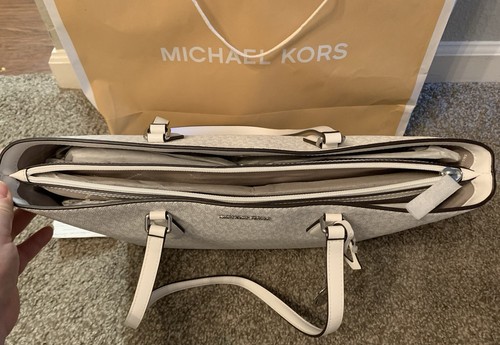 Michael Kors Sheila Large Shoulder Tote Bag Optic White NEW W/RECEIPT/GIFT BAG - Picture 4 of 9