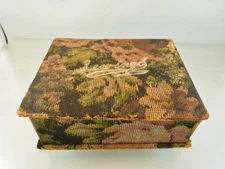 VINTAGE SEWING BOX "SEWINGS" DESIGN WITH NEEDLES BUTTONS AND THREAD