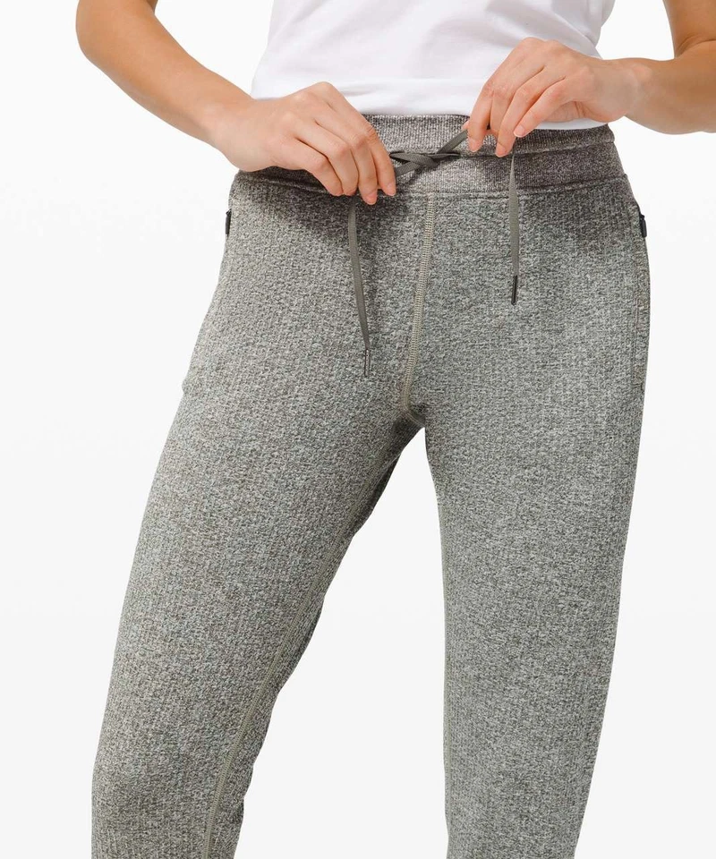 Pantalones de chándal Lululemon Engineered Warmth gris/sabio talla 8 $138,00 Foto 2 de 4