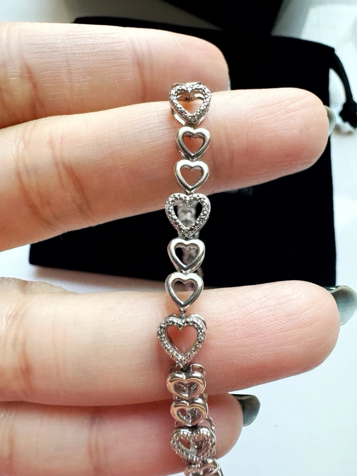 Pulseira de prata esterlina com elos de coração lateral de diamante 1/15 quilates T.W 7,5” - Imagem 2 de 4