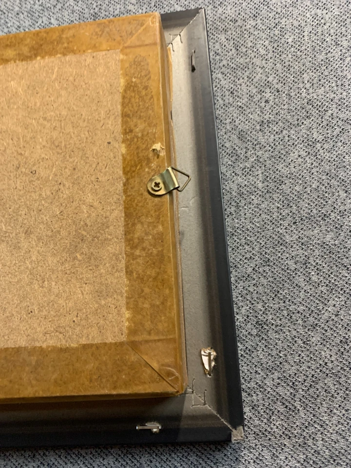 Arte de pared Sitco Importación de flores rosas en florero ornamentado con marco dorado decorativo para el hogar Foto 4 de 4