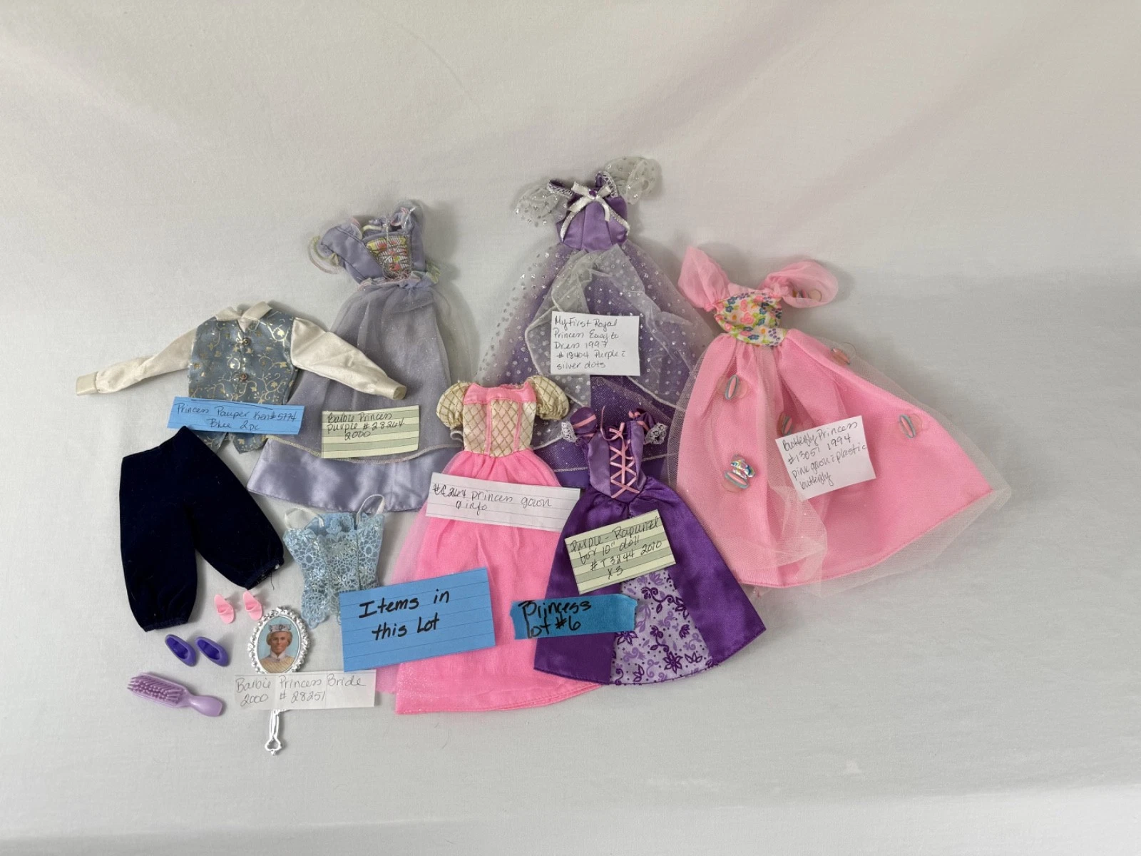 VETEMENTS Lotto Barbie Principessa Mattel con 5 Abiti Scarpe Principe Ken Outfit Accessori