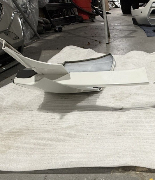 ROLLS ROYCE CULLINAN REAR RIGHT PASSENGER BUMPER COVER END PANEL OEM