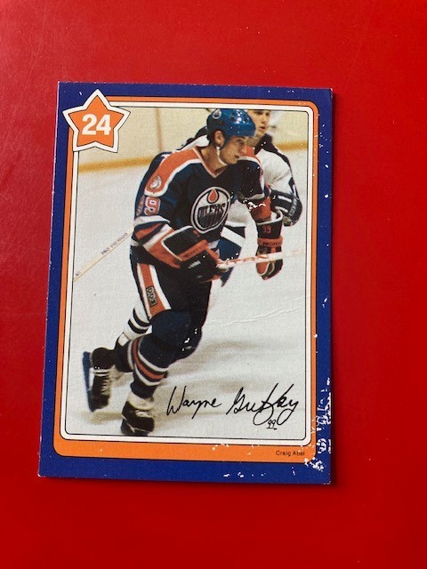 1982-83 Neilson Wayne Gretzky #24 "Pass Receiving" - Edmonton Oilers