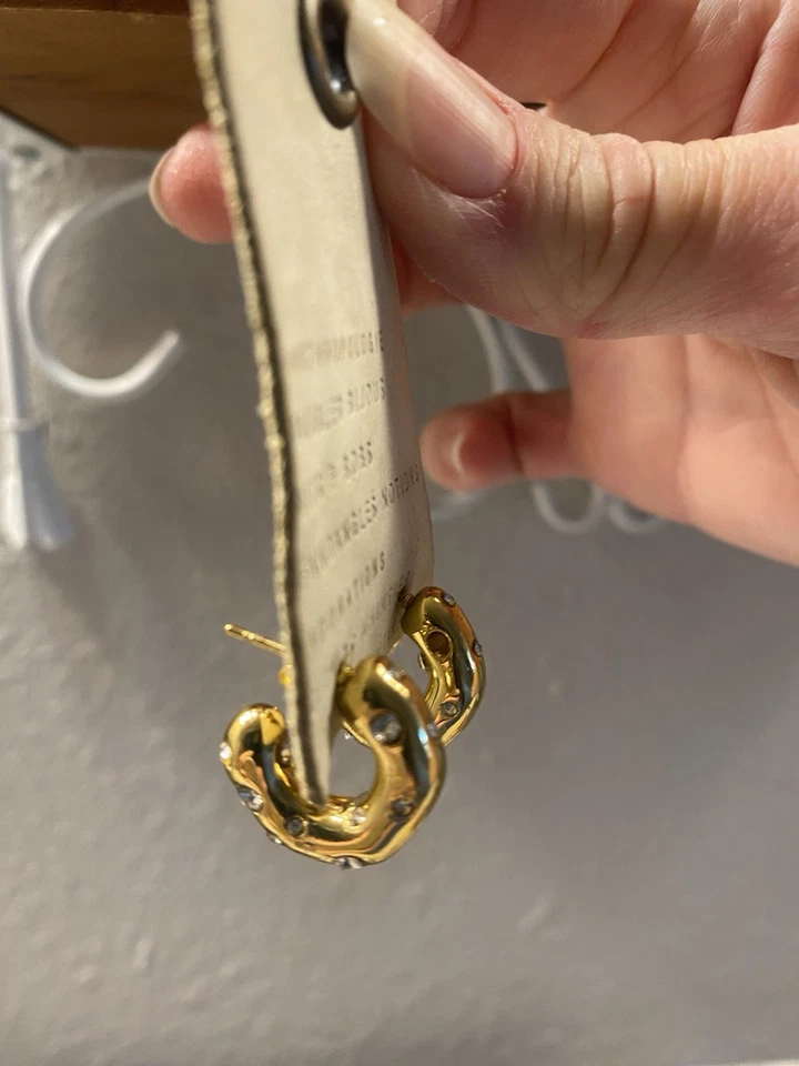 Brincos de argola Anthropologie Sparkle fundido Huggie - Imagem 4 de 4