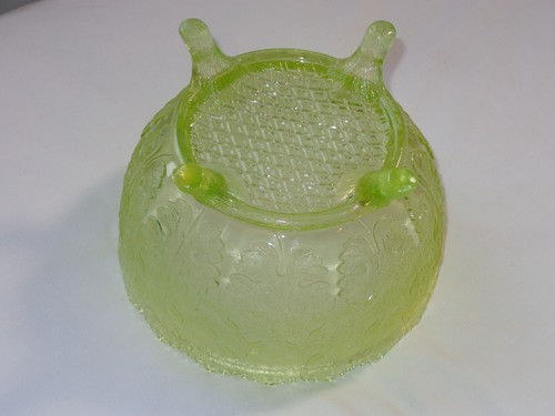 1885 Gillander EAPG Pattern Glass Vaseline 4 Footed Bowl Maple Leaf - Picture 6 of 7