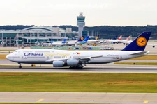 1:200 SQ Wings Lufthansa Boeing 747-8 D-ABYK Passenger Airplane Diecast Model