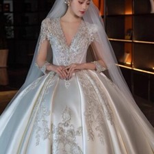 Long Sleeve Stain Wedding Dresses V-neck Lace Appliques Tulle Bride Gown Train
