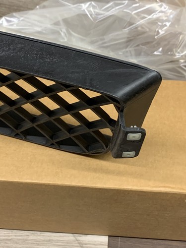 OEM NEW Front Lower Grille Assembly Black 06-13 Chevrolet Corvette 15857168 - Picture 5 of 6