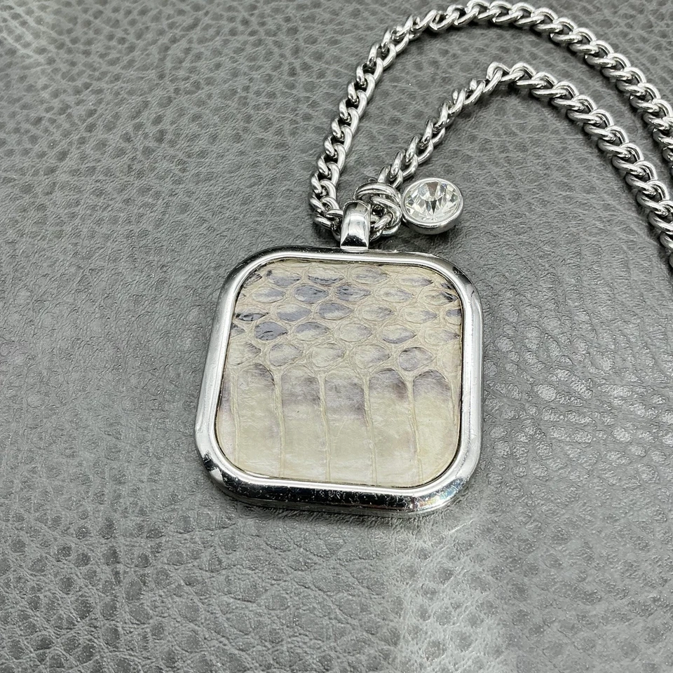 Collar Largo Ann Taylor Tono Plata Cadena Piel de Serpiente Colgante Estrás Dije Foto 4 de 4