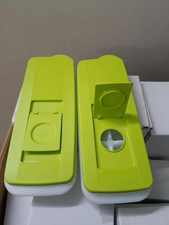Tupperware Ice Tray Flip top White BASE Green LID Christmas Gift  - Image 3 of 4