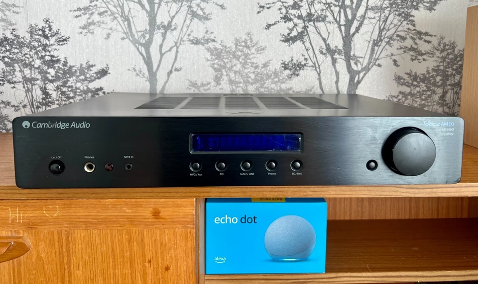 Cambridge Audio Topaz AM10 Integrated Amplifier with MM Phono and LQSE Bluetooth - Image 2 of 4