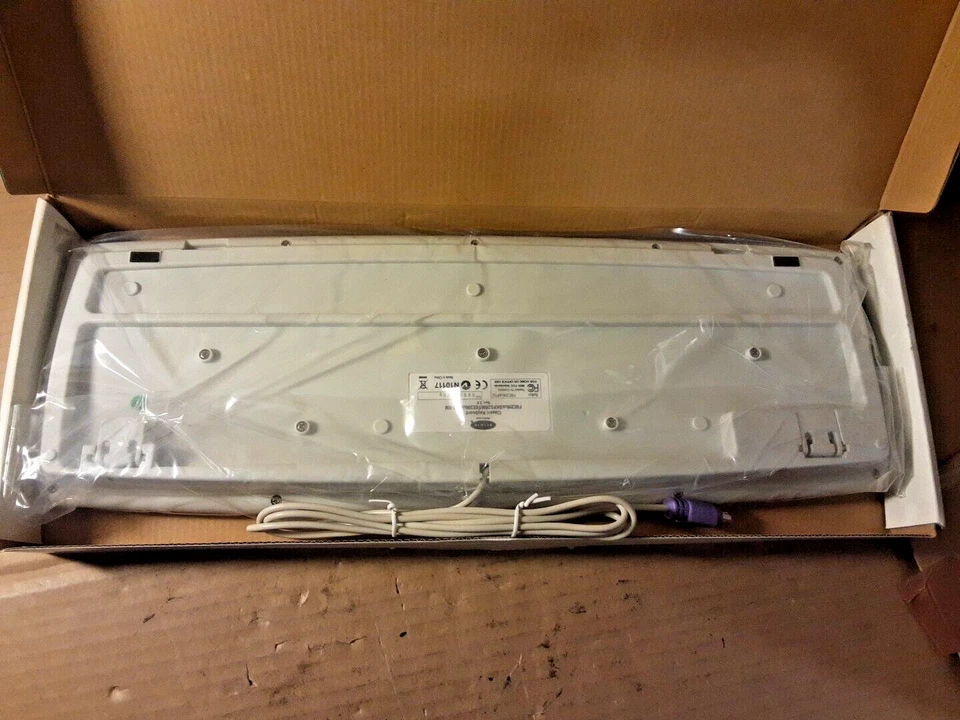 Belkin Classic F8E206UKPS2 PS2 UK QWERTY Keyboard - Image 4 of 4