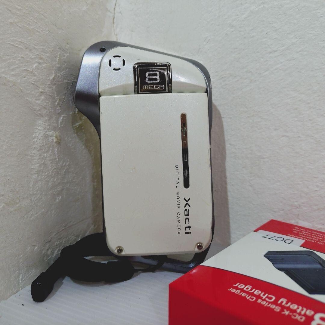 SANYO Xacti DMX-CA8 Digital Movie Camera Camcorder