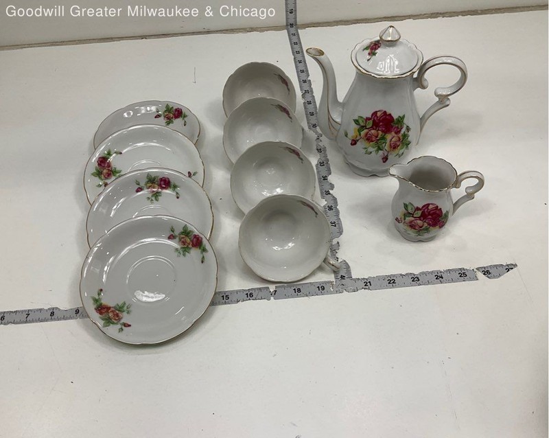 Vintage Floral Ceramic Teapot With Teacups Saucers & Creamer Dish Made In Japan