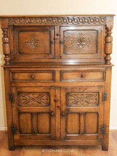 Superb 17th Century Style Oak Court Cupboard Carved 2 Drawer 106CM Wide
