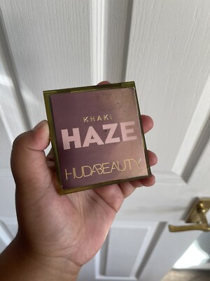 Huda Beauty Khaki Dunst Palette 