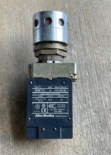 ALLEN BRADLEY 800E-2T5 SER A RED ILLUMINATED PUSH BUTTON WITH 800E-2X10 CONTACT