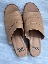 Sofft Brand Women’s Slip On Sandals Size 8 Tan Leather Strap