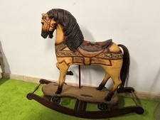 Antikes Schaukelpferd aus Holz  als Dekoration